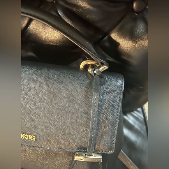 Michael Kors Ava Small Satchel (MSRP 265$, Saffiano leather, great condition) - Picture 8 of 9